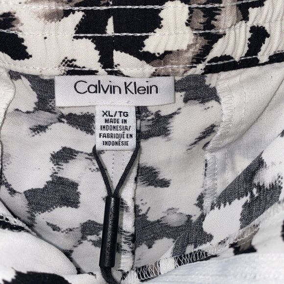 Calvin Klein dress Shorts XL Black and White Rayon & Polyester - Picture 5 of 6